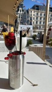 Oostende studio Royal Ascot R7 met terras en zeezicht op toplocatie