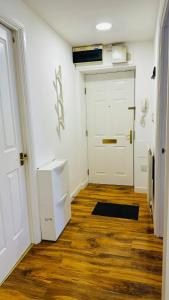 Modern 2 Bedroom GF - Aberdeen City Centre - Private Car Park