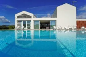 Villa Micol, 14 Pax by VILLASRETREATS - Luni