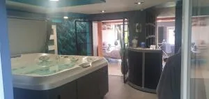 VILLA moderne JACUZZI - Parly