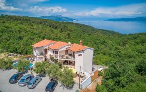 Serene Summer Oasis - Pool, Jacuzzi, Sauna, Sea View - Lara