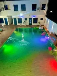Madak Place Club Piscine - Zalom