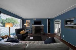 Comfortable home near river access trail - Anderson