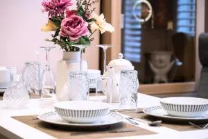 Victorian 2BR Apartment, King Beds, Fast WiFi, Near Shops, Cafes & Transport, E17 - 沃尔瑟姆福里斯特