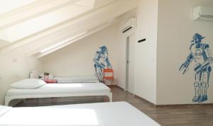 Bed in 8-Bed Mixed Dorm Ensuite room in Safestay Prague Charles Bridge