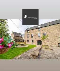 FLOUR MILL HOUSE at PITKERRO MILL, 4 double bedrooms, TVs, 3 en-suite, separate shower, wc, fully equipped kitchen, games room, large family lounge, private parking, WiFi, private garden and courtyard, long stay rates available through Honeycomb Hosts - Tealing