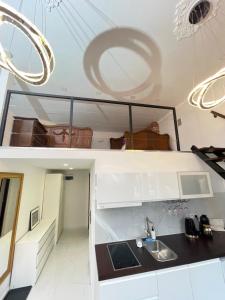 Apartament Muralowa Przystań Mural Haven CENTRUM Sienkiewicza KLIMATYZACJA gra rzutki NOBLE APARTS