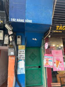 Duplex 3beds old quarter- big window street view