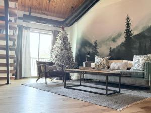 Mountain Inn Lodge 63 with Wintergreen Advantage