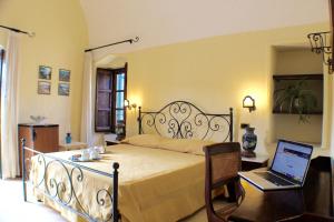 Standard Triple Room with Sea View room in B&B Palazzo Senape De Pace