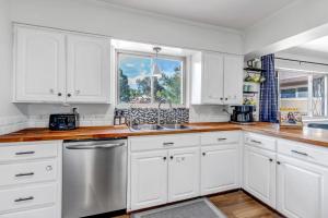 Mountain Views Climbing wall Mini Golf Hot tub