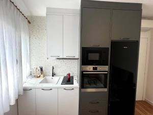 Charming Tiran Apartment in the Heart of the City