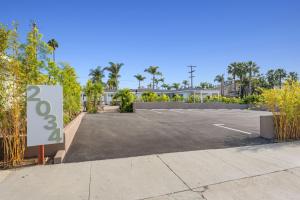 South O Bungalow 11 - Luxury King Suite + Patio