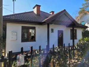 Uroczy dom na ładnym podwarszawskim osiedlu - Michałowice