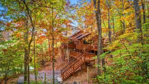 Privacy Fire Pit Game Room Hot Tub WiFi