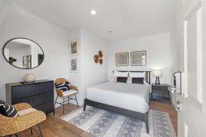 South O Bungalow 9 - Deluxe Work and Stay Queen Studio + Patio