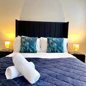 City Centre House - Pet Friendly - Free Parking - 2 Bedroom - Large Garden