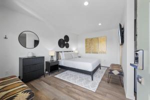 South O Bungalow 10 - Premium Deluxe King Studio + Patio