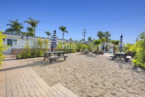 South O Bungalow 10 - Premium Deluxe King Studio + Patio