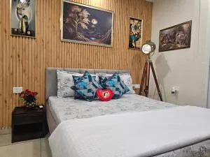 Ultra Luxury 1bhk Flat 1011 by Bliss Stay - 齐拉克普尔