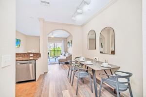 Near Disney - 2BR Condo - Balcony Pool