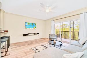 Near Disney - 2BR Condo - Balcony Pool