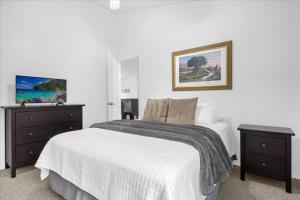 Cozy 5BR Near Disney Mickey Pool