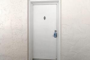 El Matador 453 by Alicia Hollis Rentals