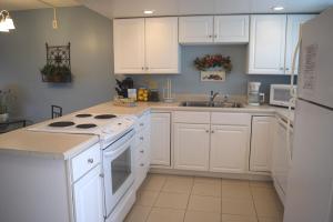 Emerald Isle 105 by Alicia Hollis Rentals