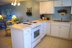 Emerald Isle 105 by Alicia Hollis Rentals