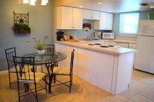 Emerald Isle 105 by Alicia Hollis Rentals