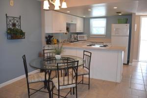 Emerald Isle 105 by Alicia Hollis Rentals