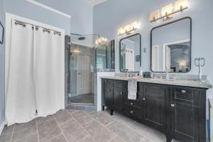 Lavish Abode! Newly Renovated and Decorated!