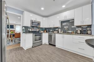 Lavish Abode! Newly Renovated and Decorated!