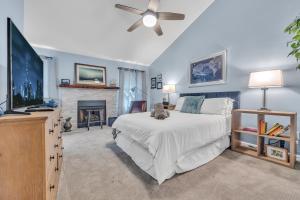 Lavish Abode! Newly Renovated and Decorated!