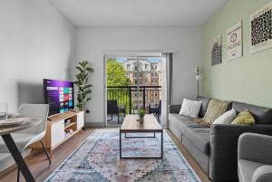 Cozy Urban Getaway - Free Parking, Gym, Stadium