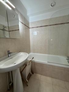 Le Doris , studio climatisé proche bord de mer