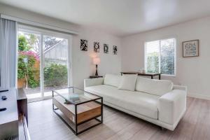 ocean views 3 blocks to beach AC downstairs