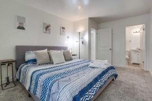 ocean views 3 blocks to beach AC downstairs