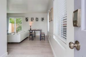 ocean views 3 blocks to beach AC downstairs