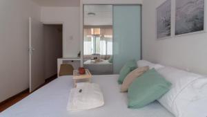 Apto a poucos passos da Praia de Copacabana