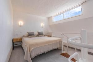 Private Jacuzzi with sea view and pool