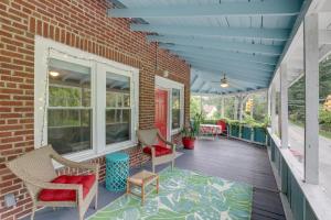 Lovely Hendersonville Retreat ~ 1 Mi to Downtown!