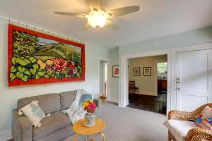 Lovely Hendersonville Retreat about 1 Mi to Downtown!