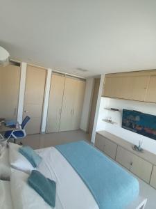 Spectacular Beach Club Apartment