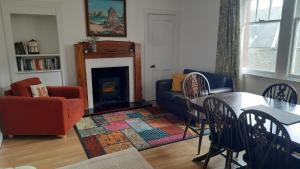 Family seaside home, easy access to Edinburgh