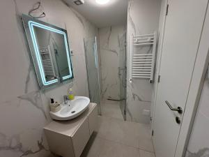 I&I Tesla Apartments II