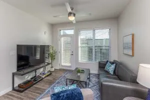 Stylish & Spacious Stay Near The Banks - Harrison