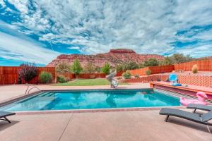 DiveAdventure Large Luxury Family Home in Kanab Pool Slide and Hot Tub