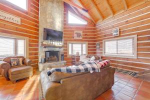 True Log Cabin w Game Room, Year-Round Views